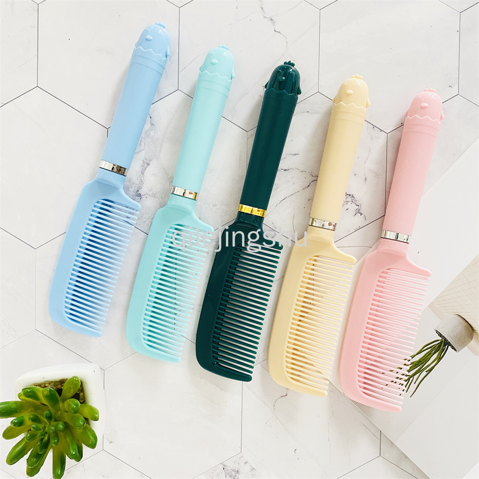 Hair combs & brushes