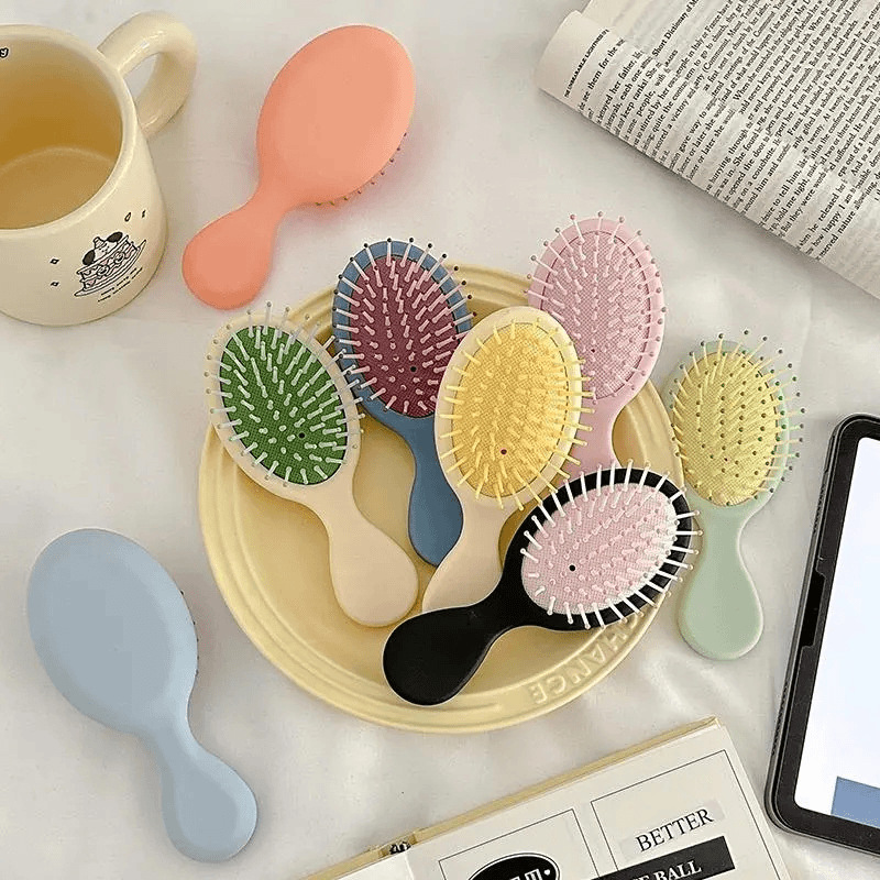 Hair combs & brushes